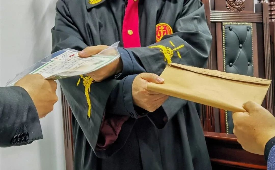 生子女享有与婚生子女同等的权利，任